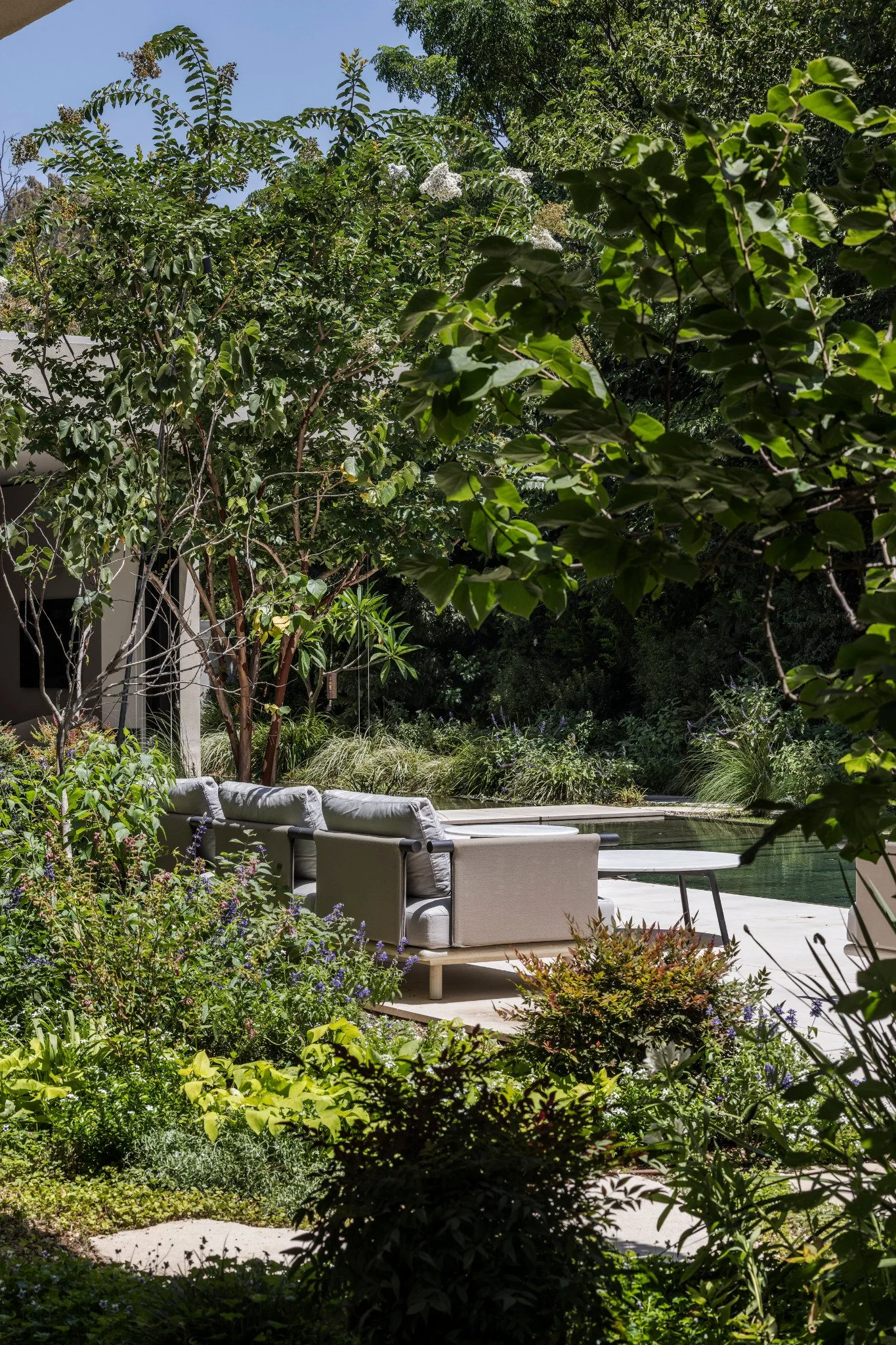 house-in-a-garden-anderman-architects-outdoor-living-room-0031.jpg