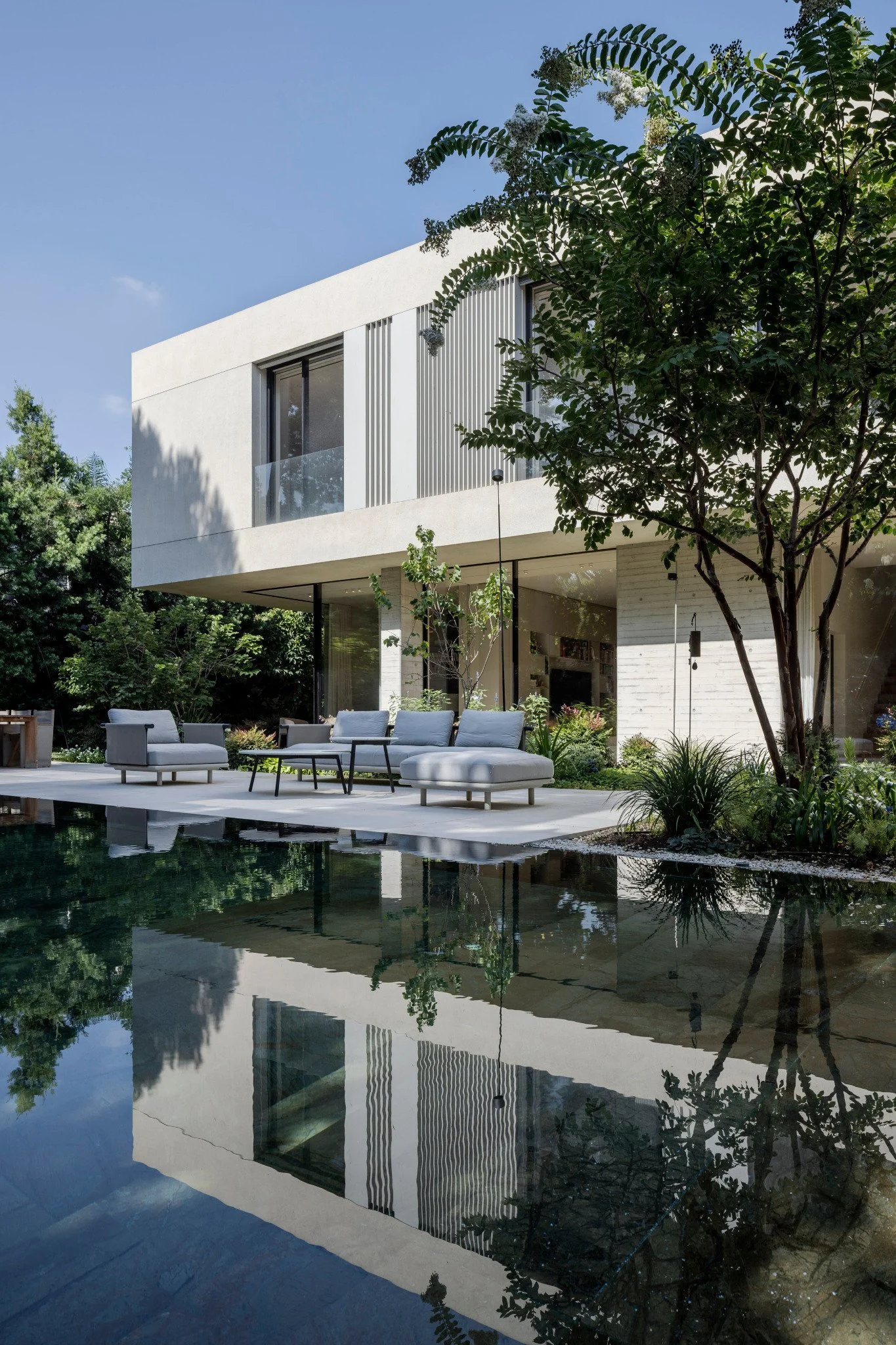 house-in-a-garden-anderman-architects-upper-volume-pool-0020.jpg