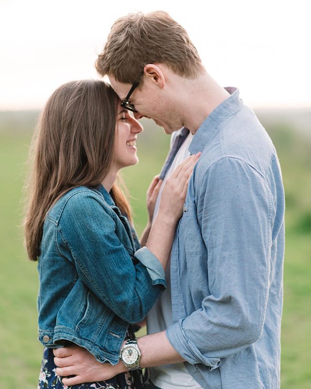 A spring engagement shoot - just look at that perfect light! ✨