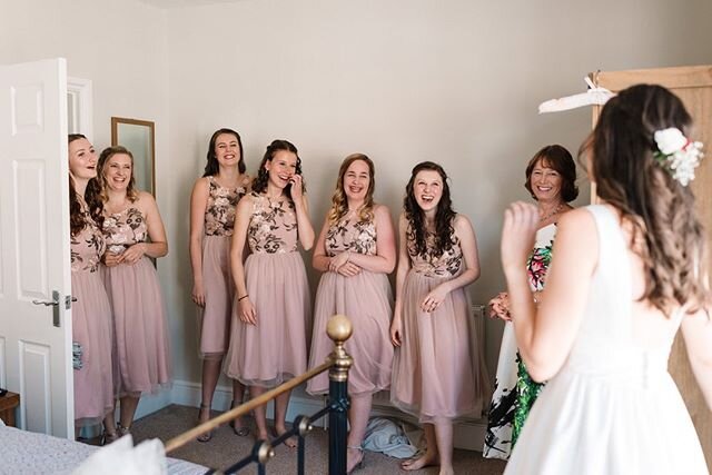 When the bridesmaids saw the dress for the first time 😍