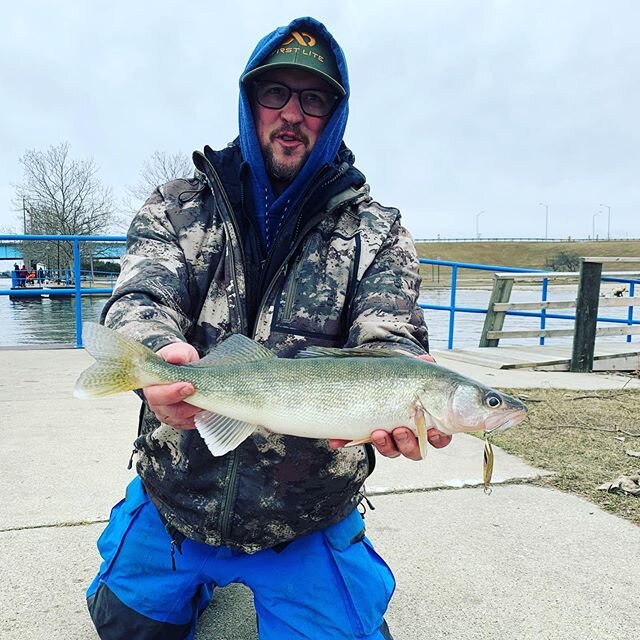 Getting in on the walleye bite

#flyfactor #walleye #spinfishing #jigfishing #spoonfishing