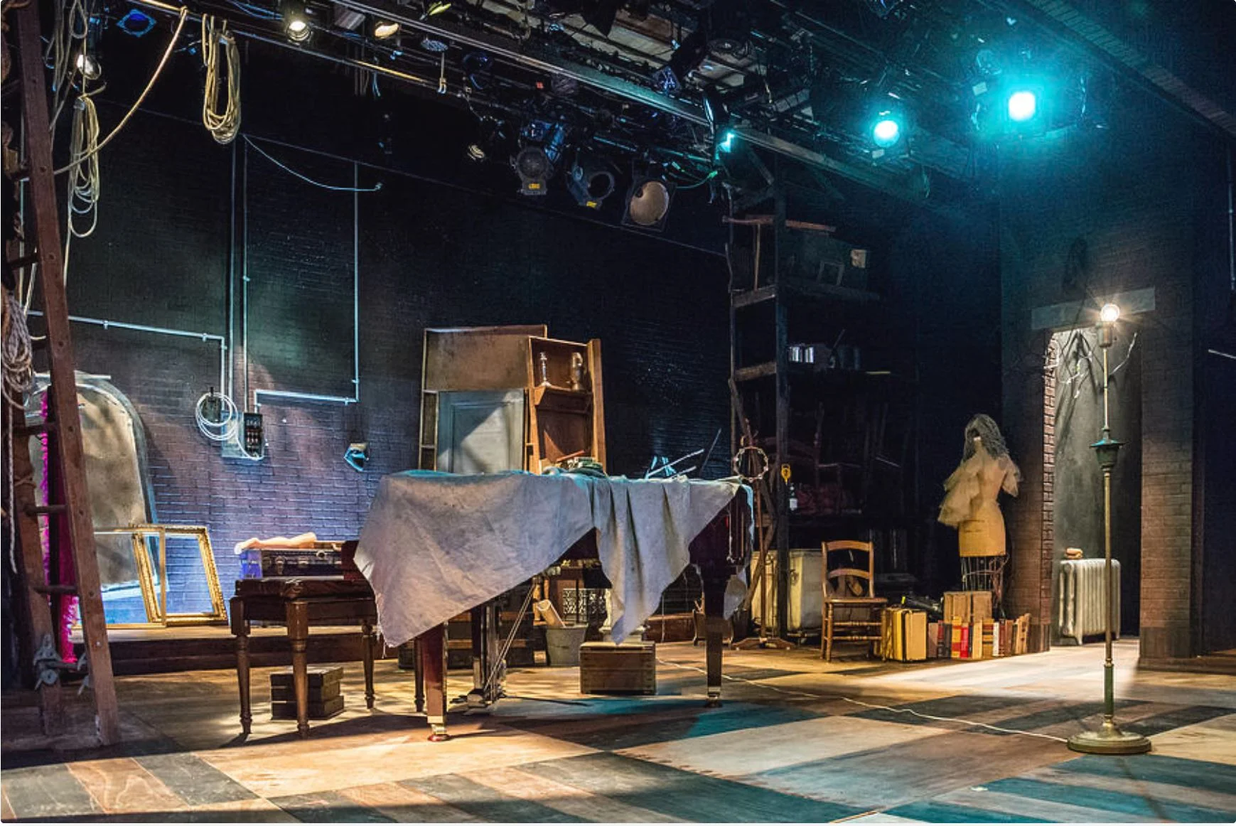  Produced by the TotemPole Playhouse  Dir. Clayton Phillips  Lighting by Ryan Gibbs  Costumes by Danielle Preston  Photo: Andy Smetzer 