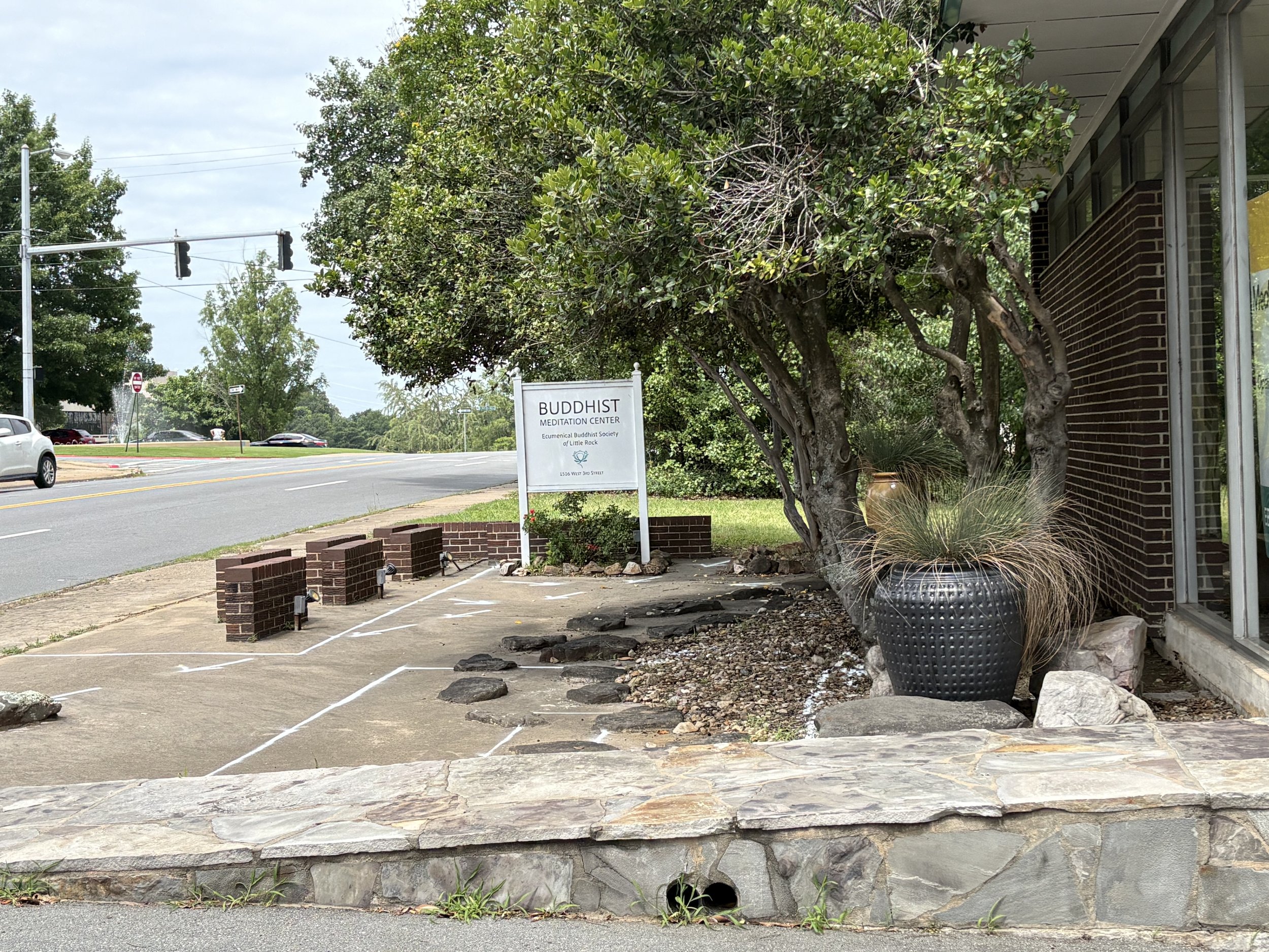FrontYard1.jpg