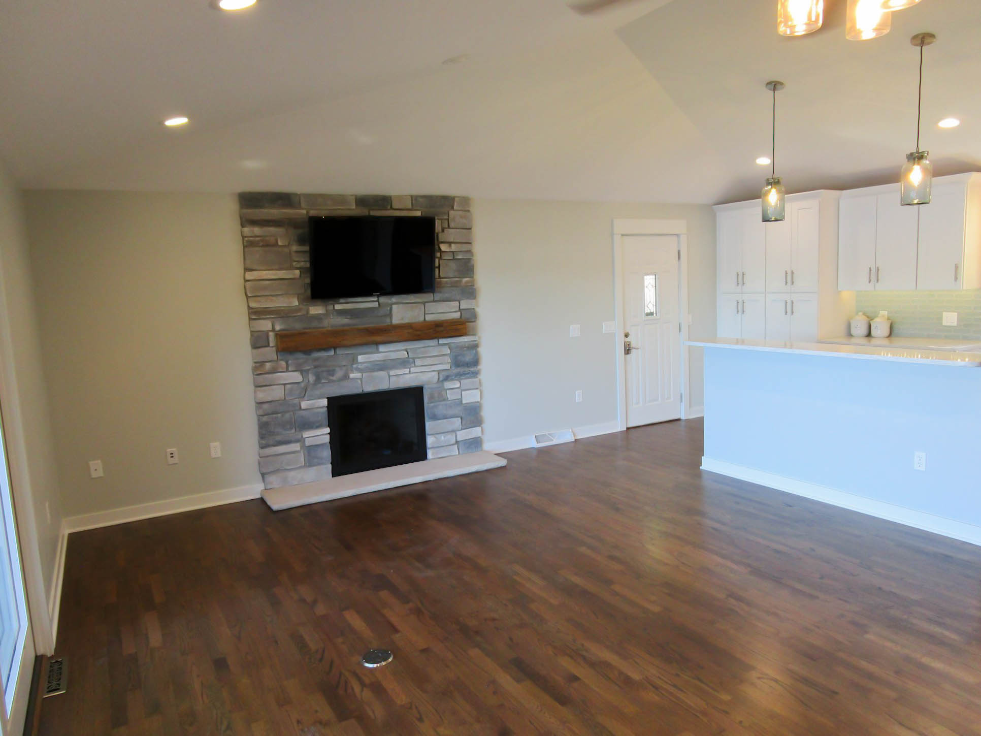 AFTER LIVING ROOM