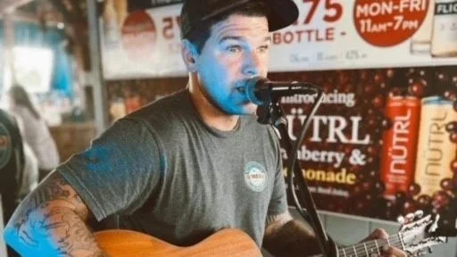 Live Music: Eric Tubbs