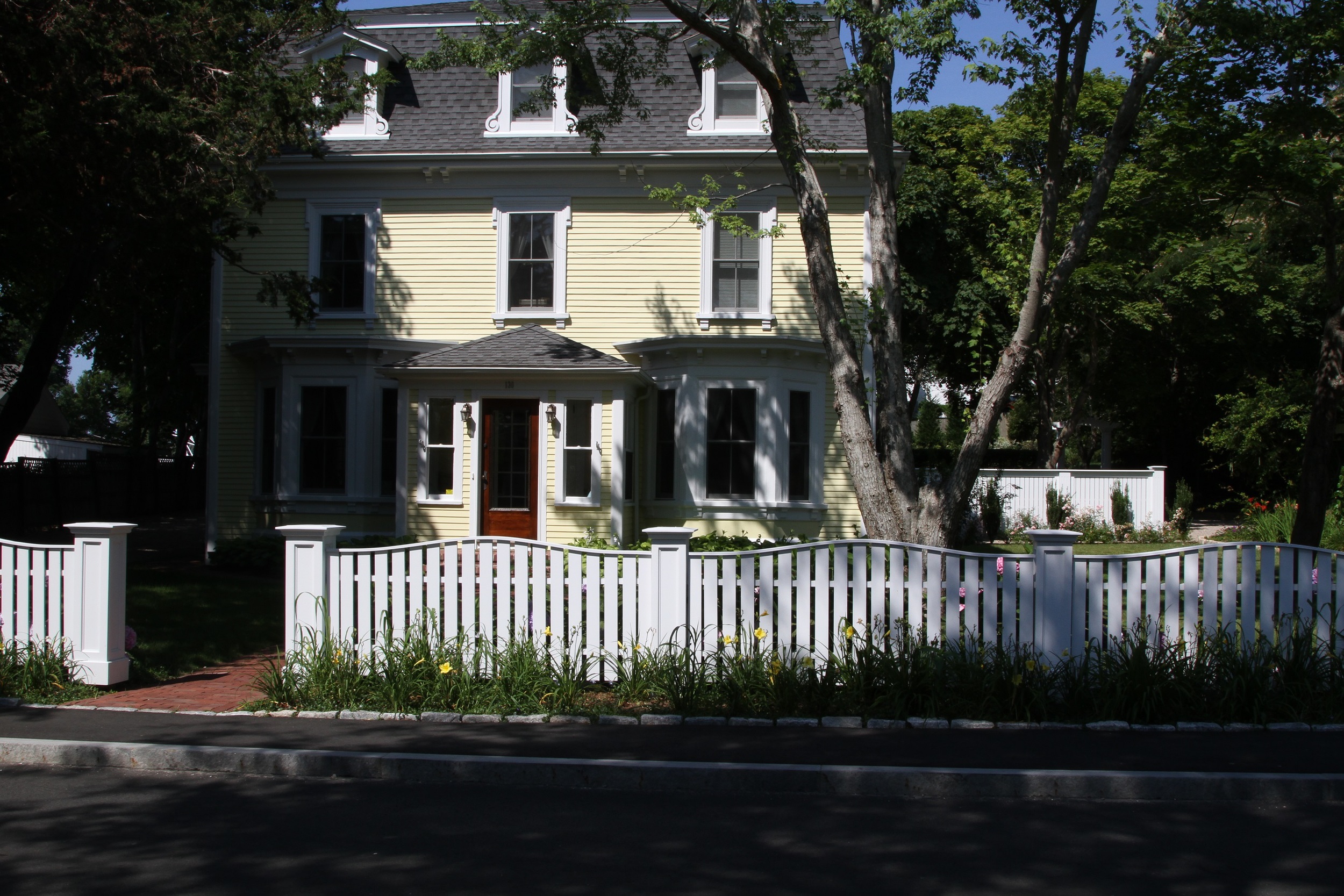 Keyes Front Showing Fence 2683.JPG