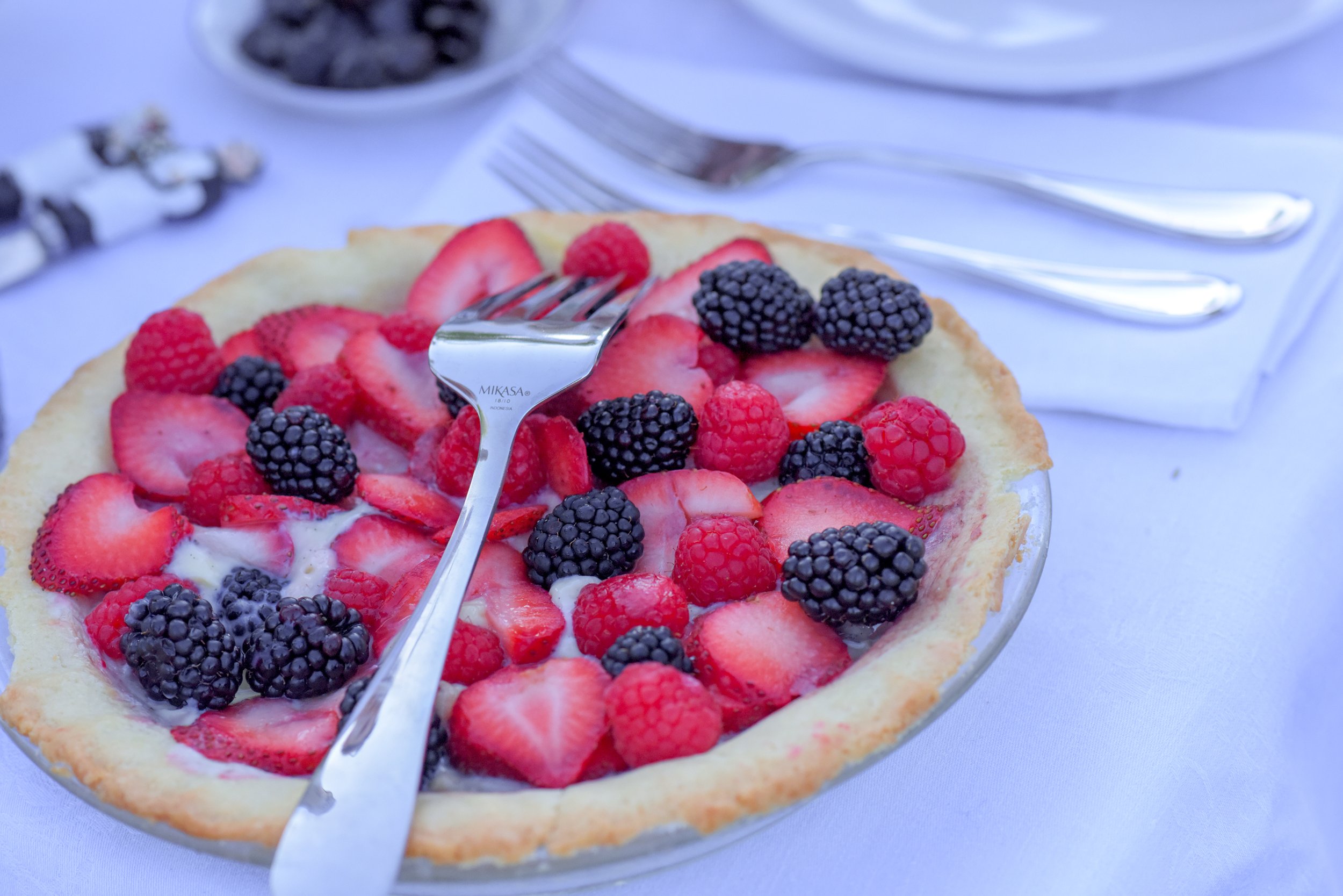 BLACKBERRY AND STRAWBERRY PIE_7984.jpg
