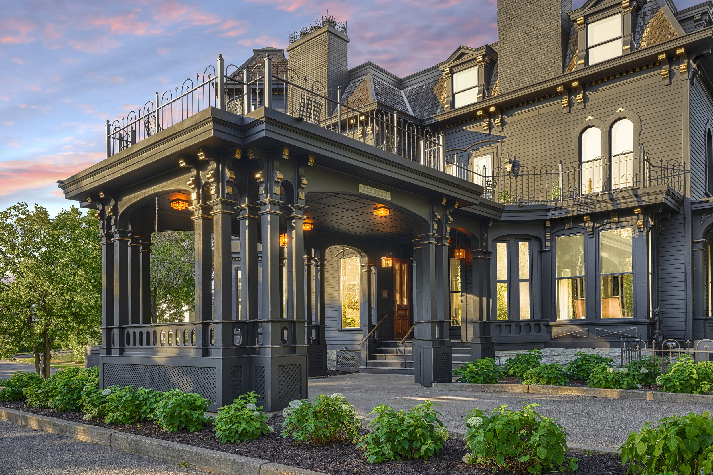 SIDE_ENTRANCE_7548.jpg