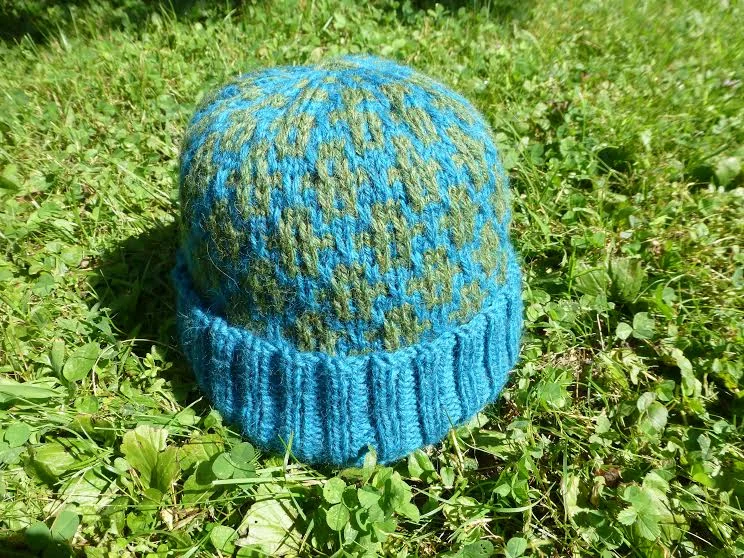Two-Color Slip Stitch Hat with Elanor