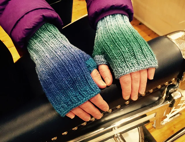 Cordoncillo Mitts with Leslie