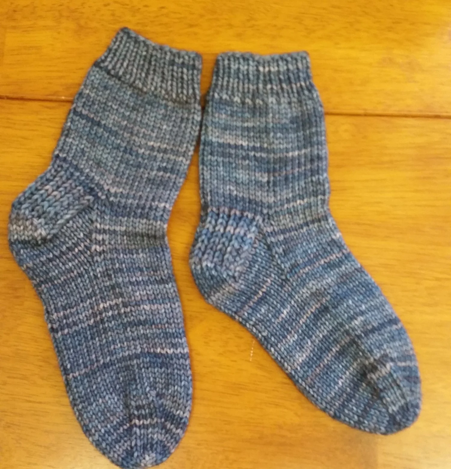 Learn to knit socks with Leslie