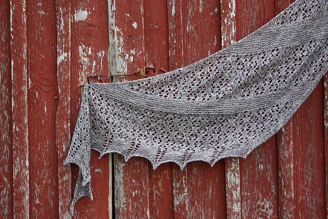 Knit your first lace shawl with Jayne