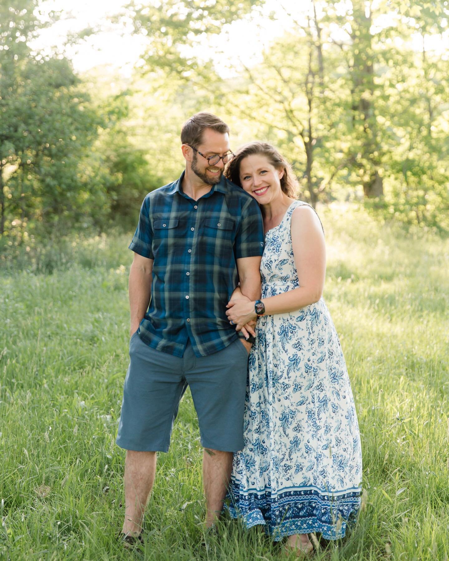 Love taking a few moments out of the wonderful chaos of family sessions to remind parents that before mom and dad there was husband and wife 🌿