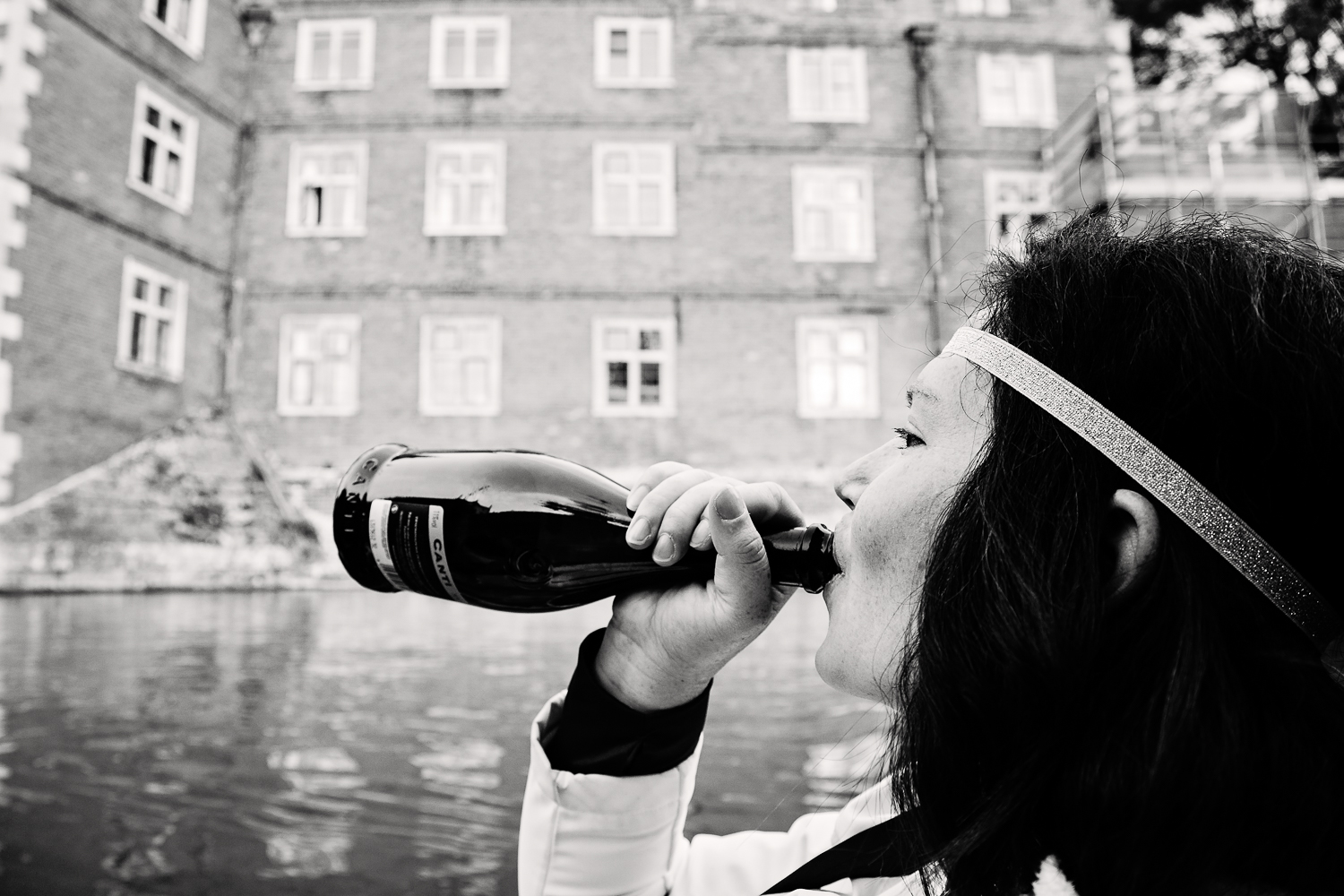 adventure-travel-photography-becky-brockie-england-cambridge-punting-beverage.jpg