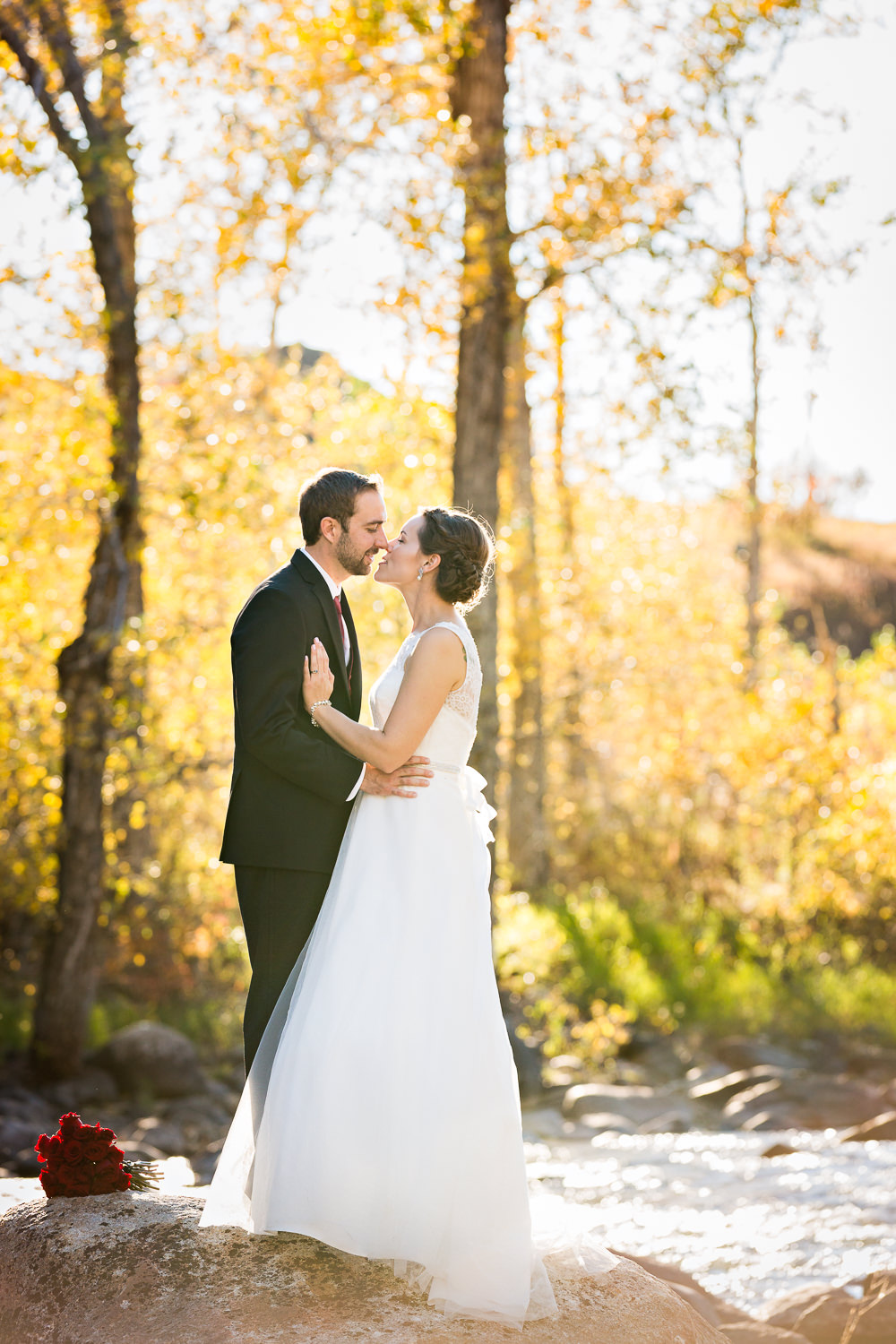 absaroka-beartooth-wilderness-montana-wedding-reception-couple-kisses.jpg