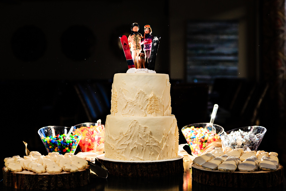 big-sky-montana-winter-wedding-breanna-reception-cake.jpg