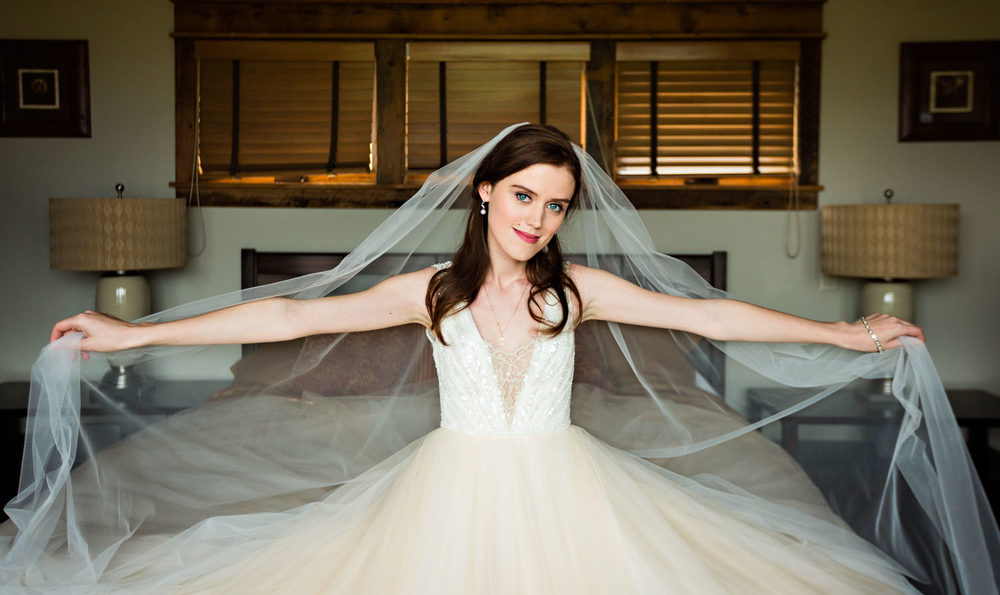big-sky-wedding-becky-brockie-photography-bride-long-veil-nataliia.jpg