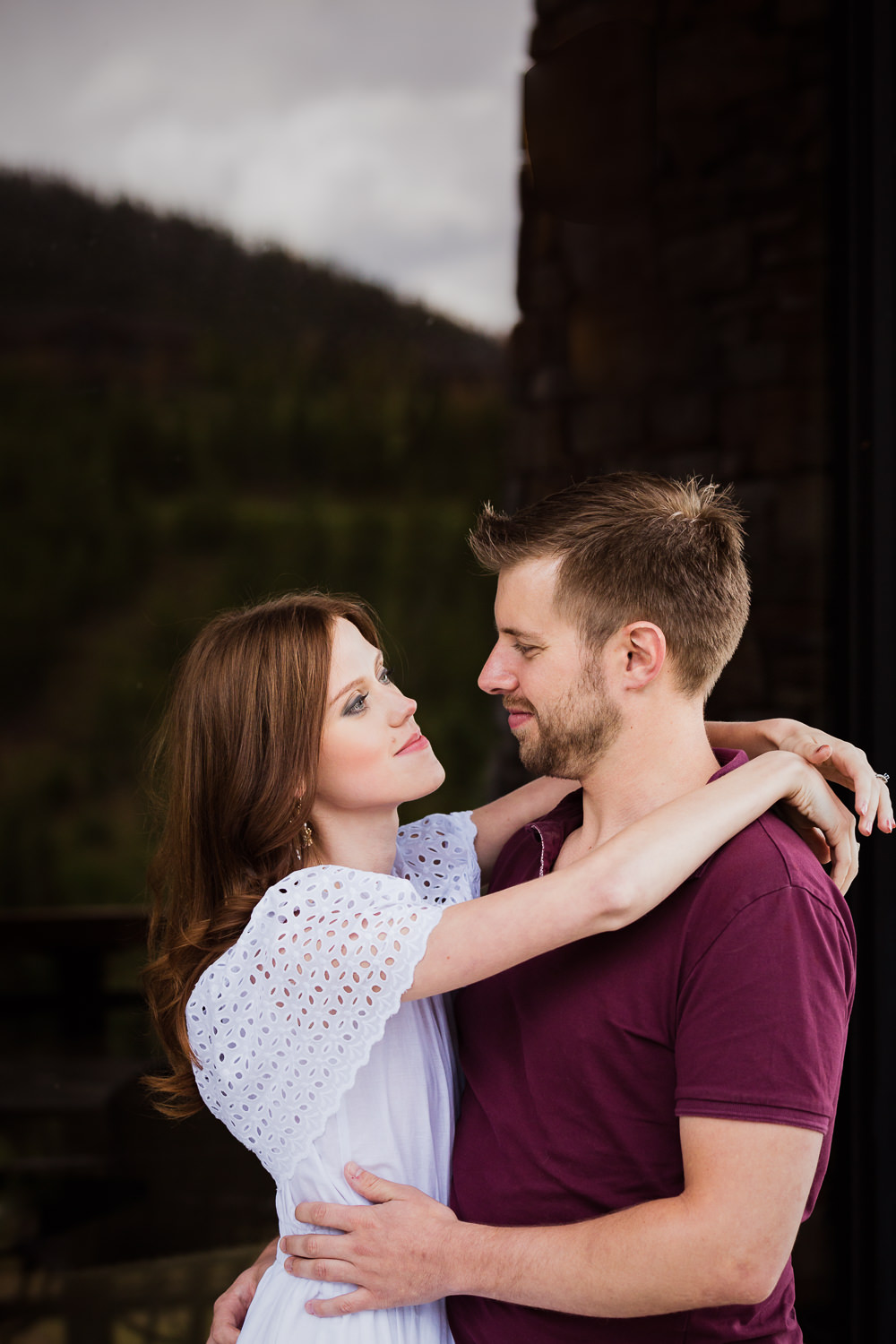 big-sky-montana-engagement-moonlight-basin-tavern-couple-hugging.jpg