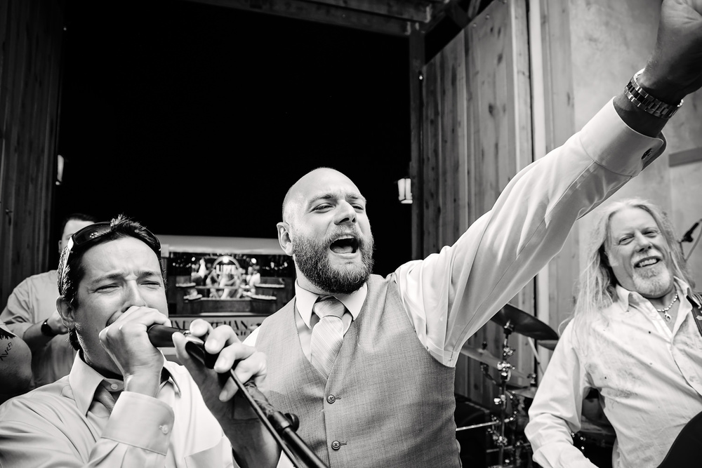 bozeman-hart-ranch-wedding-groom-sings-with-friends.jpg