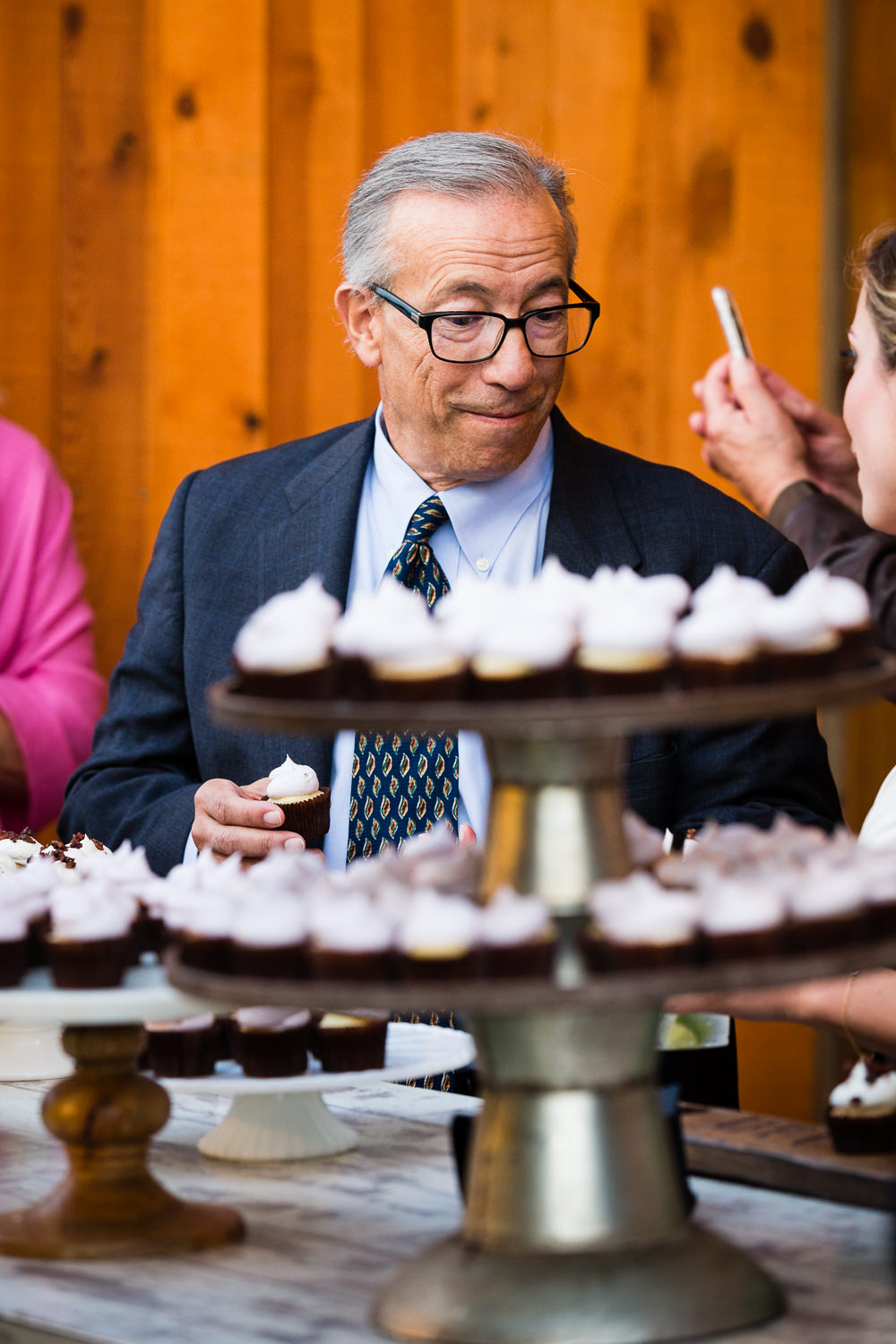 bozeman-hart-ranch-wedding-man-at-cupcake-table.jpg