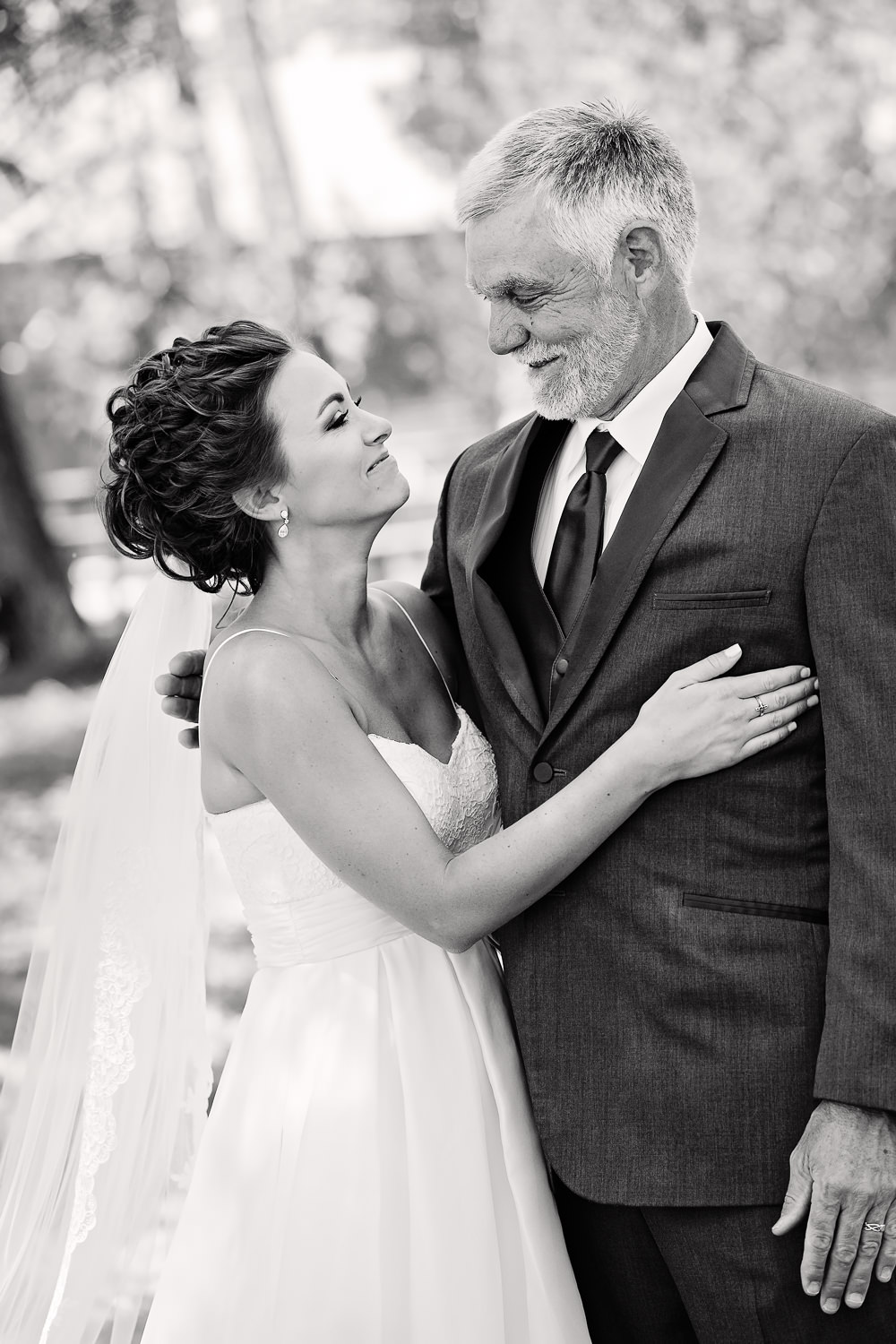 billings-montana-swift-river-ranch-wedding-father-daughter-first-look-hug.jpg