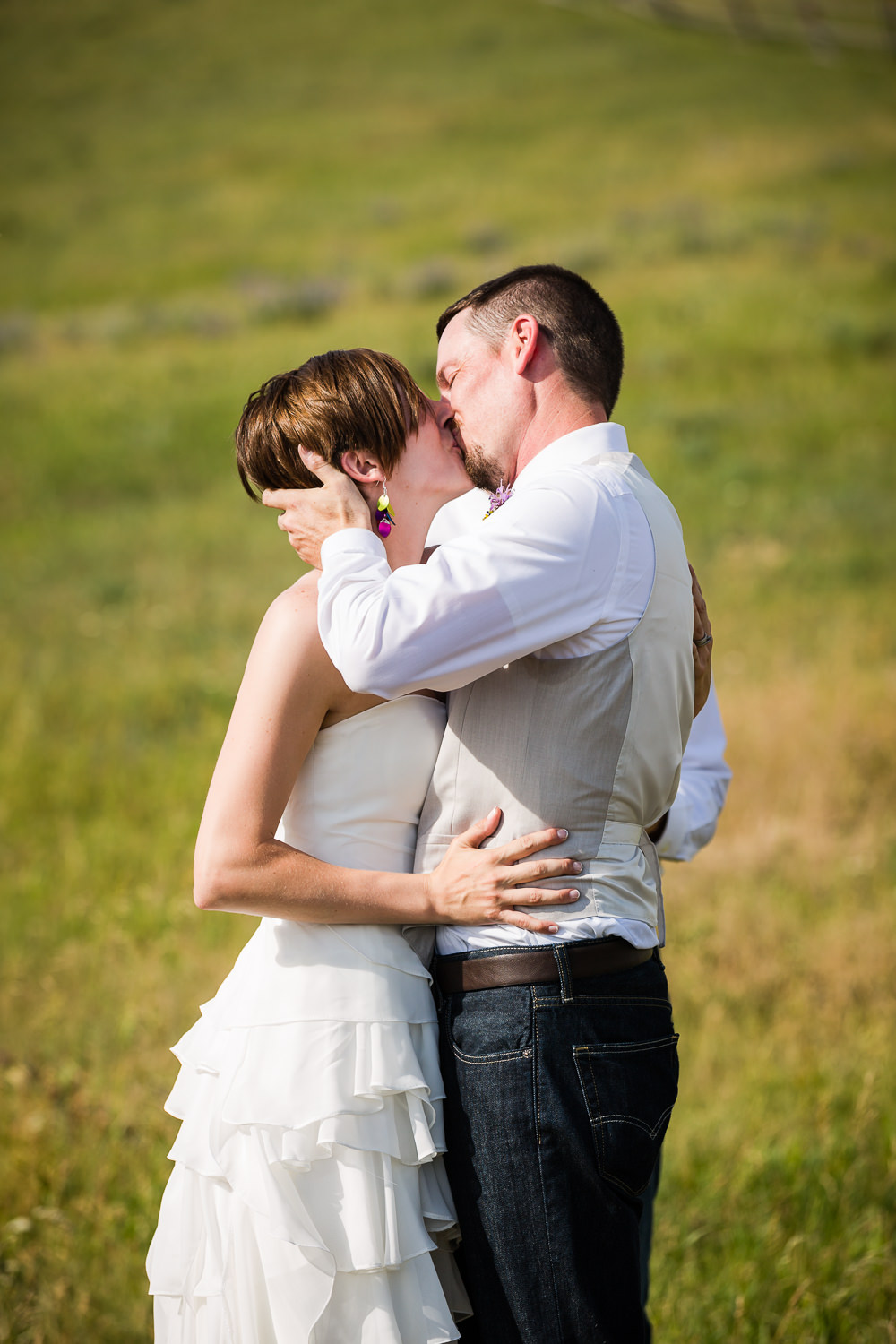 bozeman-montana-wedding-bride-groom-ceremony-kiss.jpg