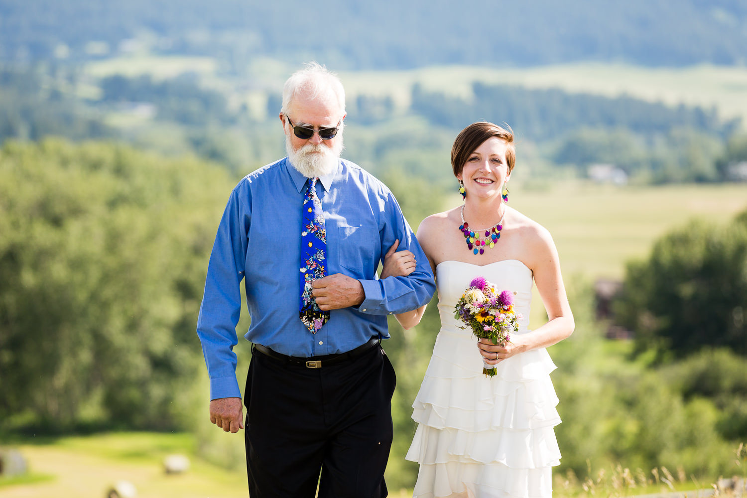 bozeman-montana-wedding-dad-walks-daughter-down-aisle.jpg