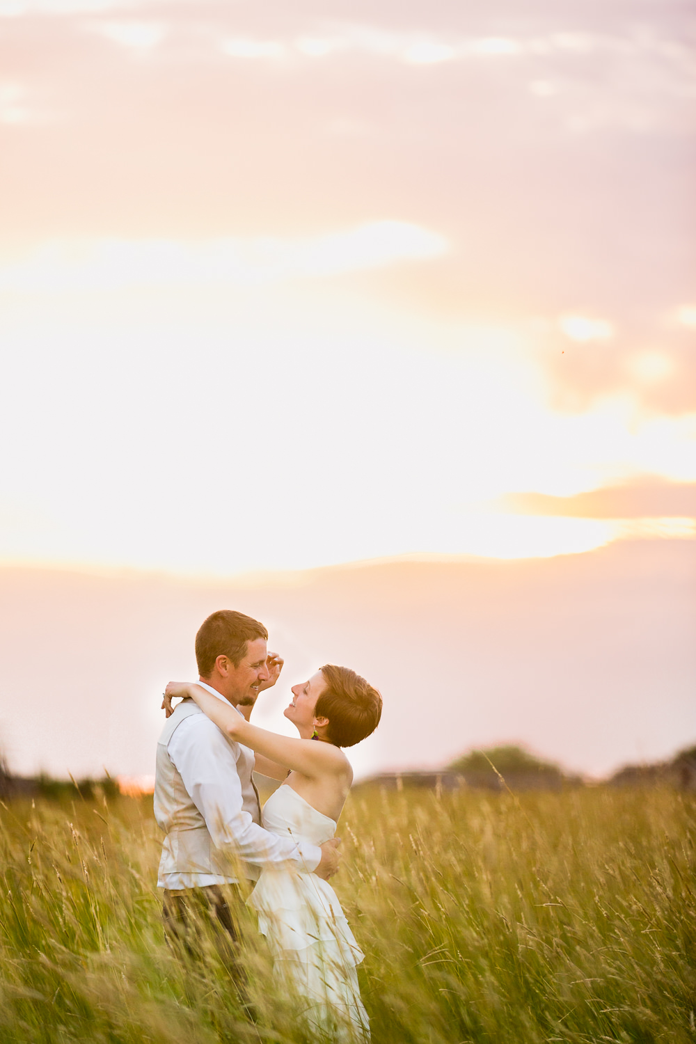bozeman-montana-wedding-bride-groom-enjoy-sunset-moment.jpg