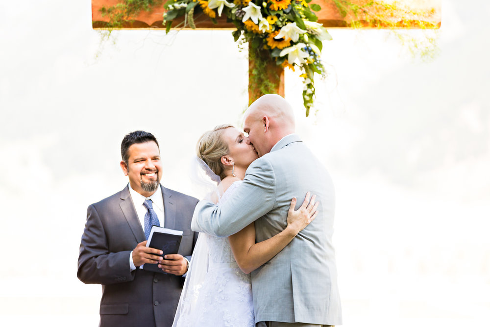 bozeman-montana-wedding-roys-barn-ceremony-kiss.jpg