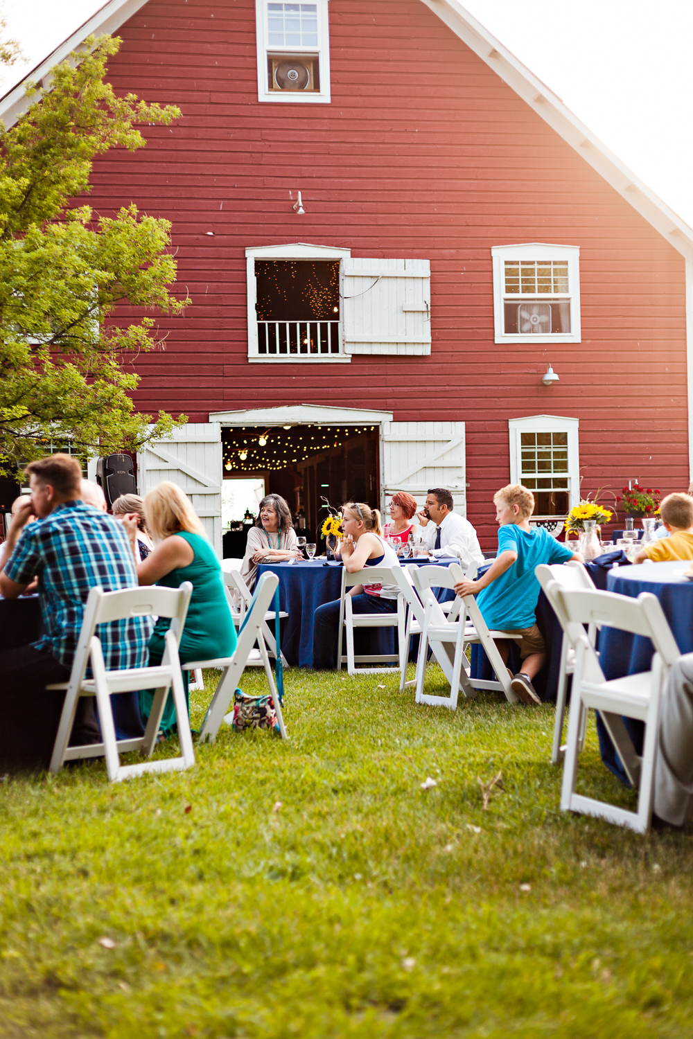 bozeman-montana-wedding-roys-barn-reception-outside-barn.jpg