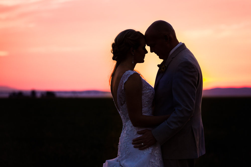 bozeman-montana-wedding-roys-barn-couple-embraces-at-sunset.jpg