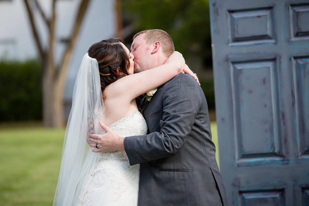 heritage-hall-missoula-montana-ceremony-kiss.jpg