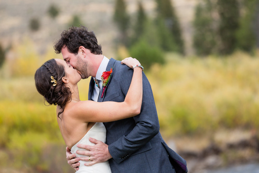 big-sky-montana-gallatin-riverhouse-wedding-ceremony-kiss.jpg