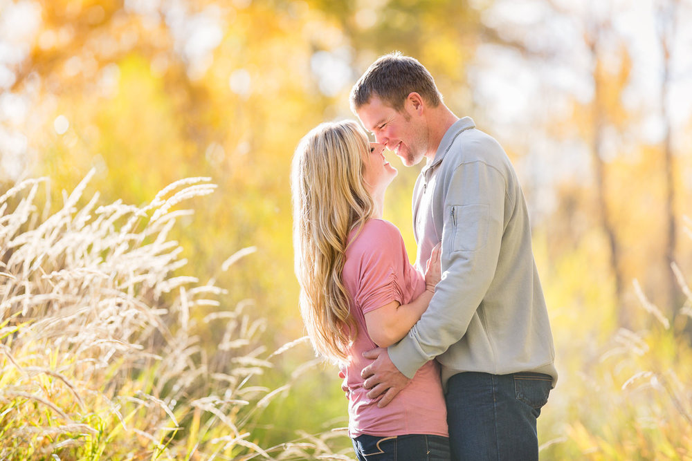 bozeman-montana-engagement-session-couple-kissing-fall-colors-background.jpg