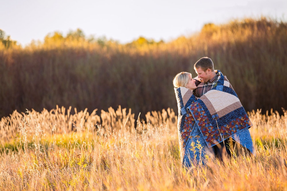 bozeman-montana-engagement-session-fall-season-couple-wrapped-in-blanket.jpg