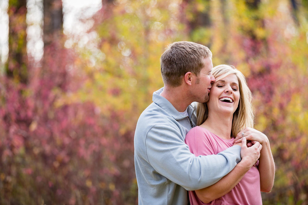 bozeman-montana-fall-engagement-session-guy-makes-girl-laugh.jpg