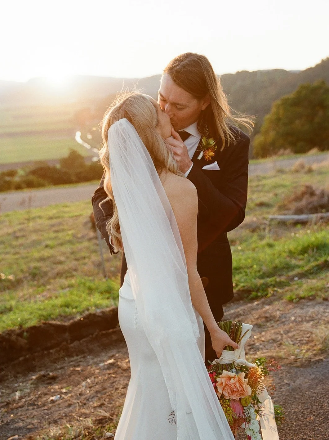 Perfect imperfections of film ❤️&zwj;🔥

Ash + Harry - 35 mm 

@ashrosnell 
@harryrosnell
@botanica_plantationhouse 
@lovebyloren 
@tweedcoastweddings 
@pronovias 
@alexoustonbeauty 
@flowersgoldcoast