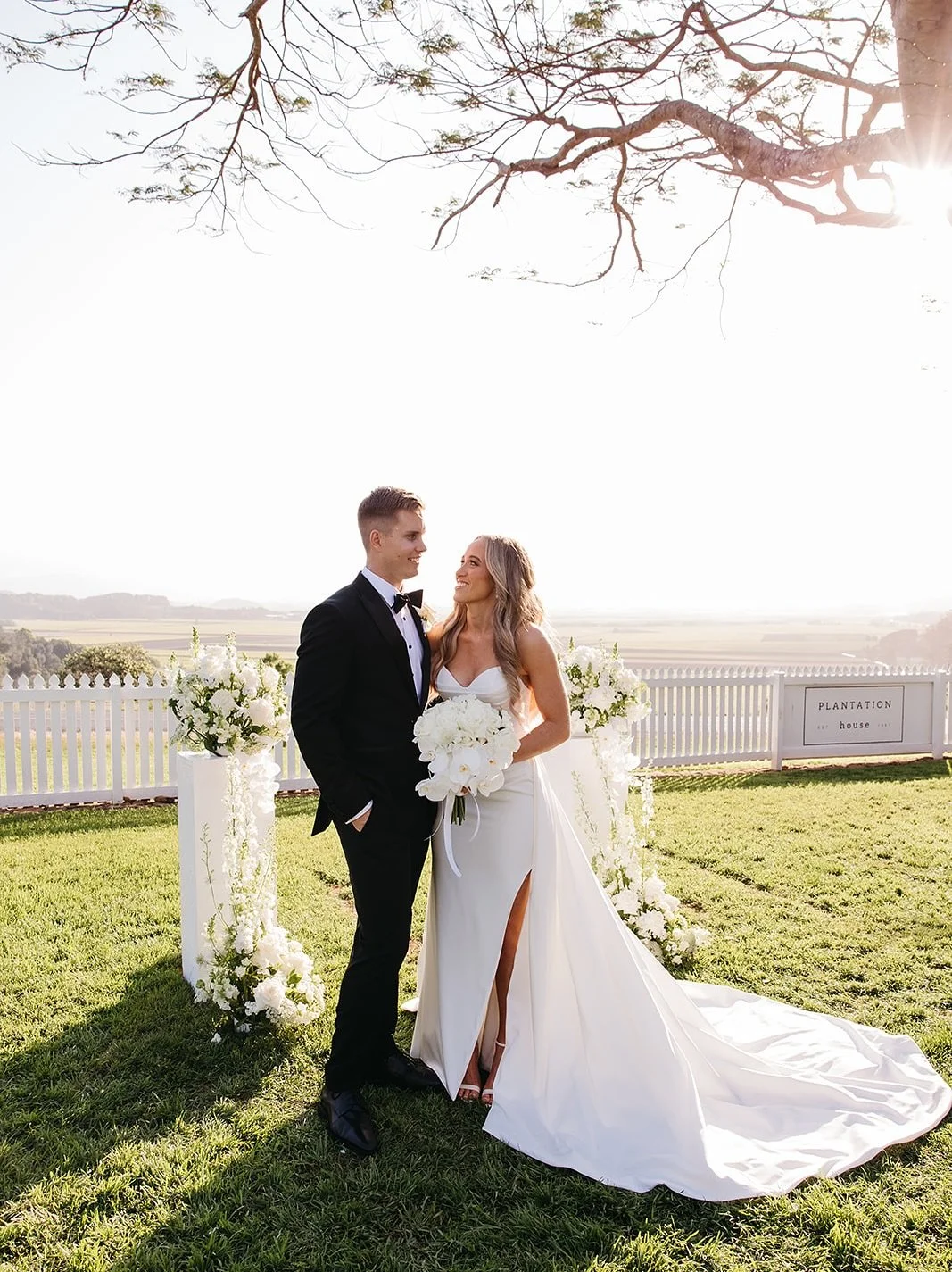 Thursday with Amie + Kyle ❤️&zwj;🔥🥂

@_amiesmith_ 
@kylejpike 
@botanica_plantationhouse 
@marriedbycandice 
@janehillbridal 
@contentbykris 
@edenplace 
@ericacoffeymua 
@harperandthehare 
@bakedbymelissa.gc 
@tweedcoastweddings