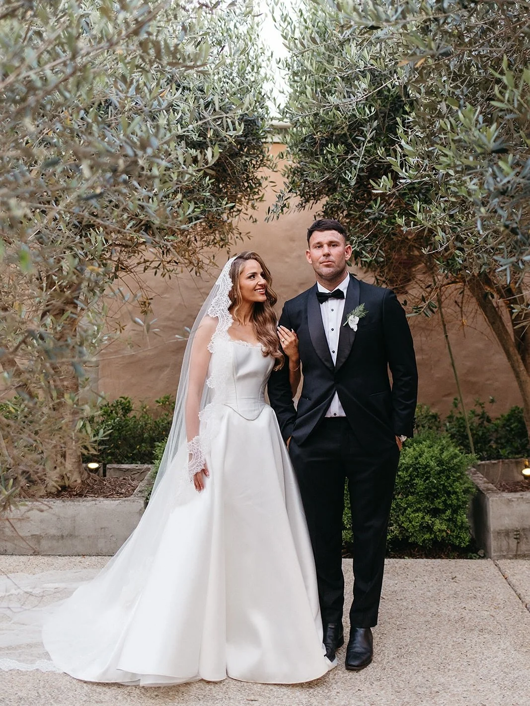 Yesterday with Chelsea + Joe ❤️&zwj;🔥🥂
Can we marry you too haha 

@chelsnewfield 
@joebarry91 
@i_do_crew 
@benjaminzampa 
@veroamoremoments 
@violet_and_sage 
@itlelo_makeup 
@hairbytalen
@lizyoungviolin 
@mrsaxaustralia 
@tablearteventhire 
@eve