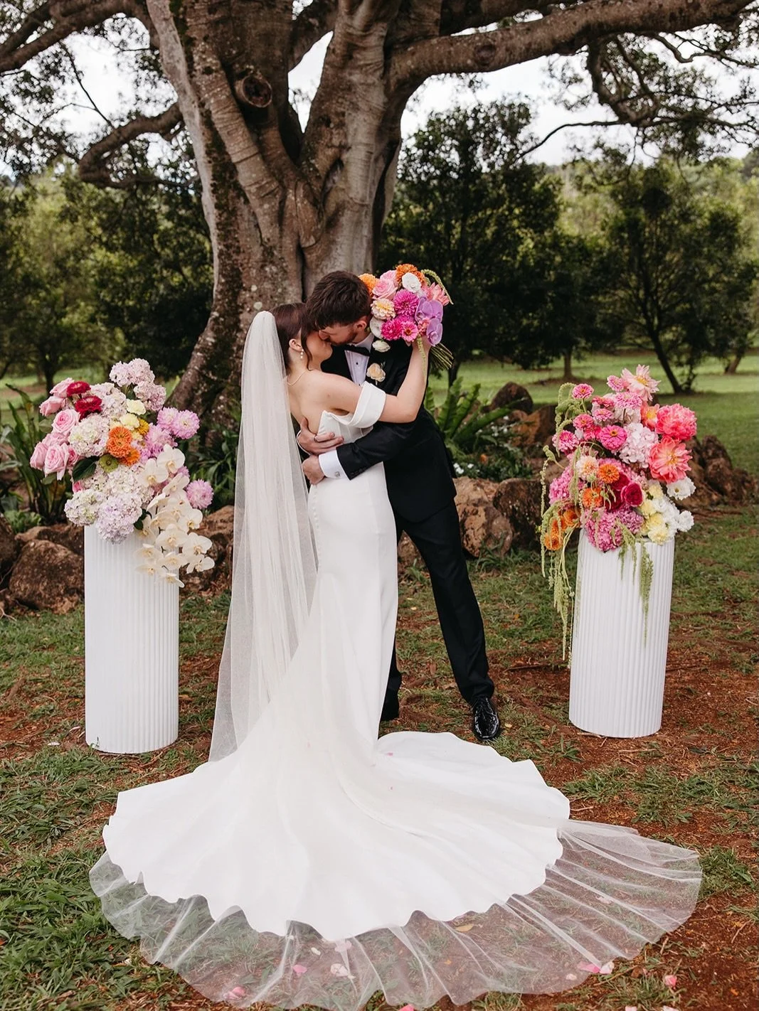 Monique + Dan ❤️&zwj;🔥🥂

moniquee_oneill
@dan___carter
@tides_byron_estate 
@aisle.studio 
@happydaysweddings_ 
@misschloebridalofficial 
@thefrenchpetal 
@mokshamakeup 
@anitabauerhair 
@ladylove_dj 
@theweddingshed 
@hellolittlecrumb