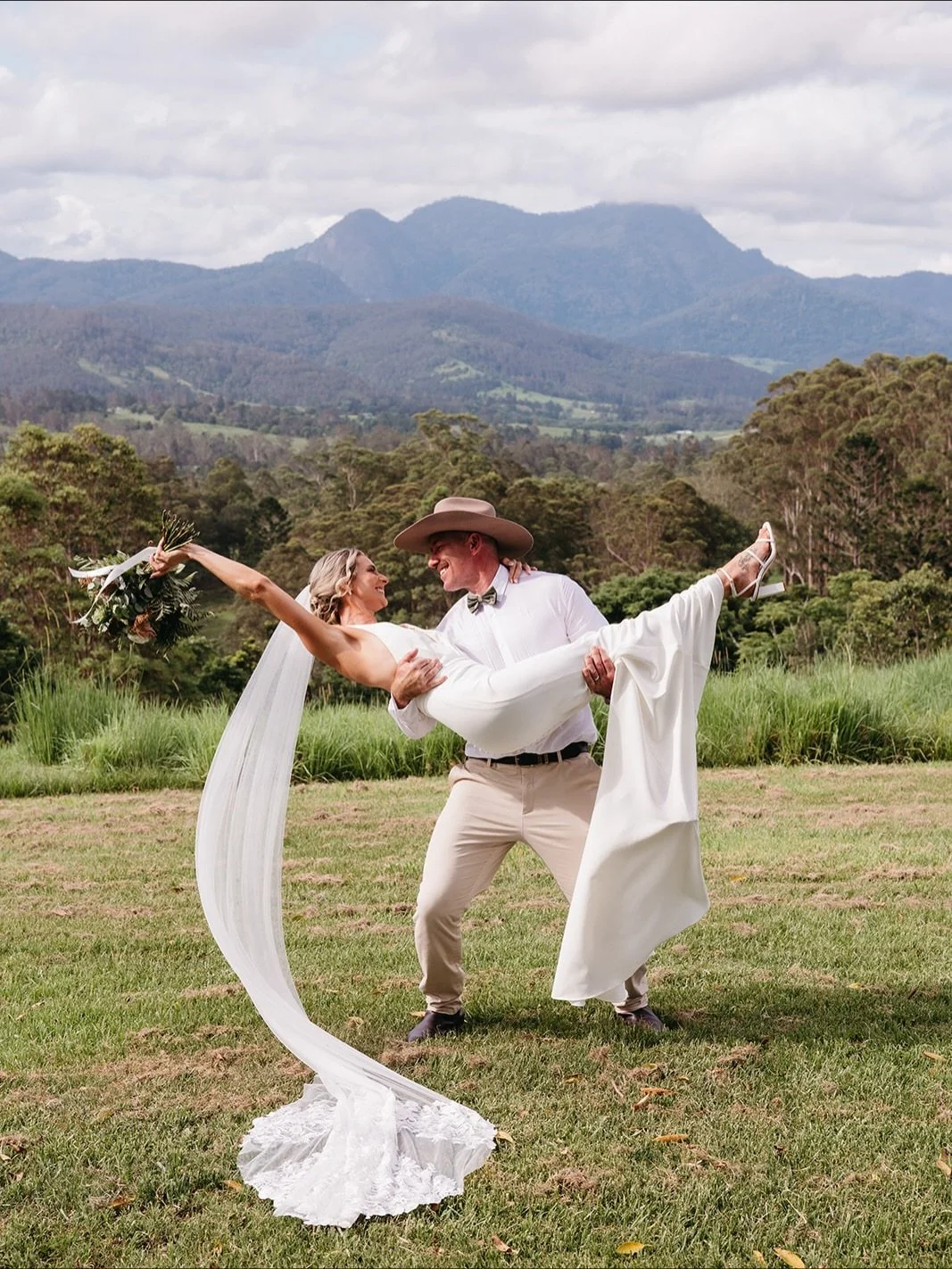 Sarah + Clancy ❤️&zwj;🔥🥂

@sarahdaph 
@clancy.fallon 
@midginbilecoresort_ 
@mwlbride 
@sugarmobilemakeup 
@fatalbertband