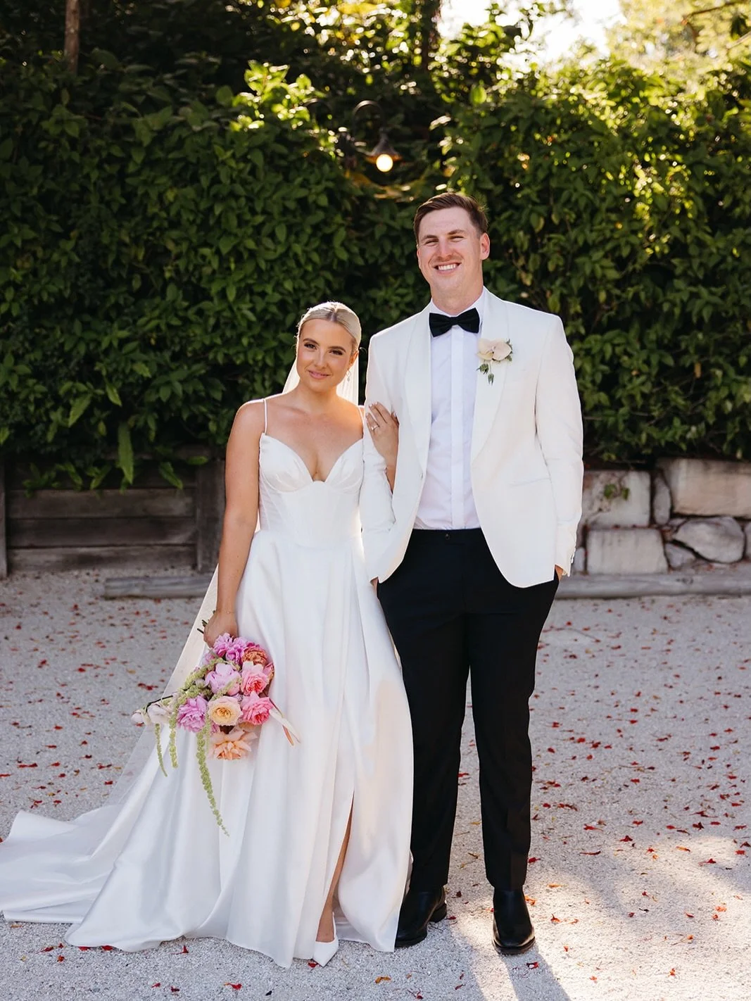 Kirrah + Zac ❤️&zwj;🔥🥂

@kirrahhughes 
@zaachughes 
@braesideestategc 
@weddingcollectivegoldcoast 
@newellywedded 
@theartofbridalau 
@thewed.files 
@arcticfox_events 
@carapowellmakeup 
@sarahneillhair 
@betweenthecoversmusic 
@whip.cakes