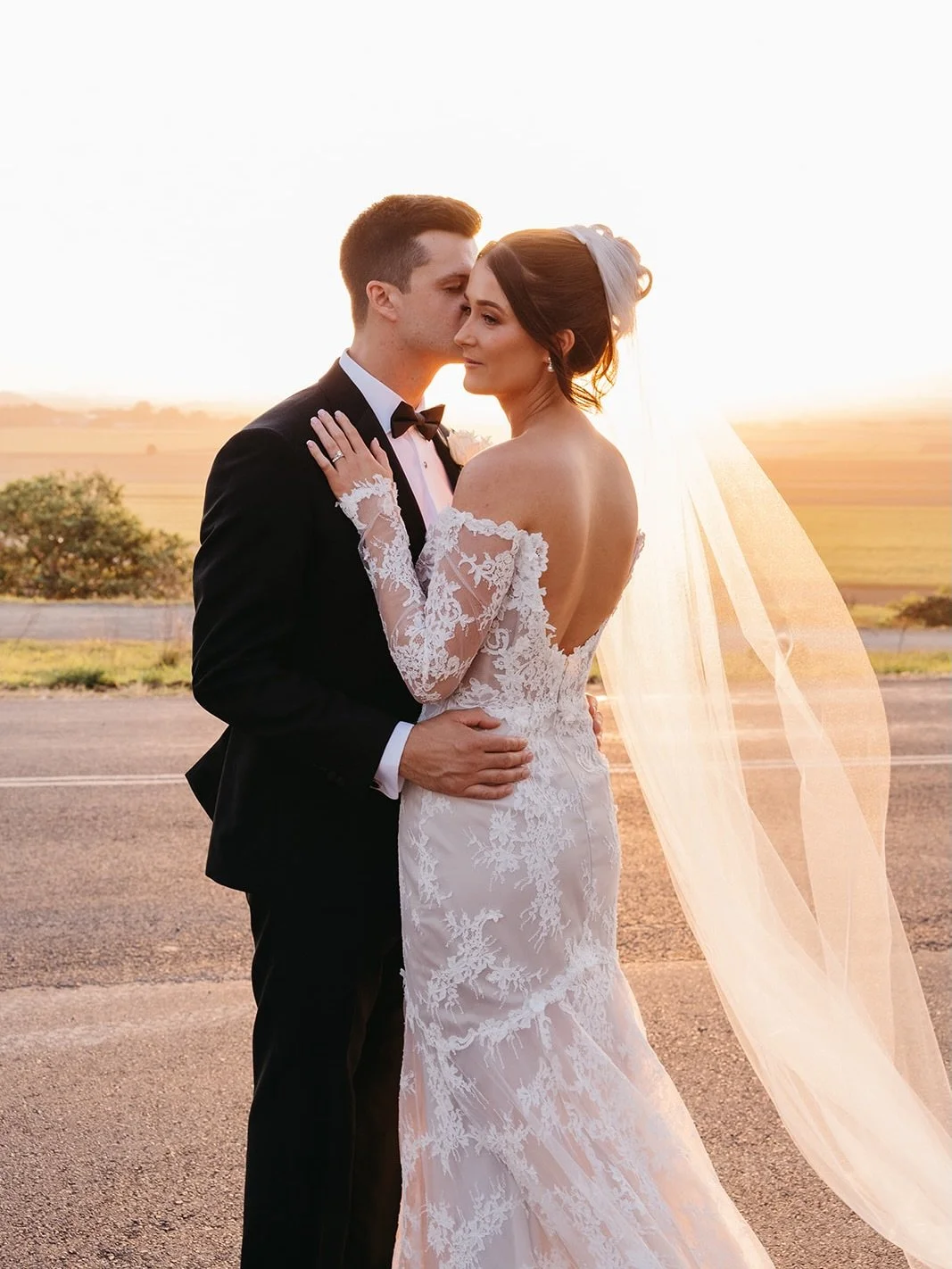 Samantha + Cameron&rsquo;s perfect @botanica_plantationhouse day 🥂

@samanthalack_ 
@botanica_plantationhouse 
@thesurfingcelebrant 
@tweedcoastweddings 
@alenaleenabridal 
@theveilcollecollective
@jj_style_co 
@kimmikartistry 
@tamika_hair_makeup 
