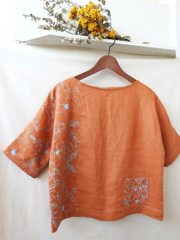 Linen top by Femke Textiles. Photo by Simone Deckers.