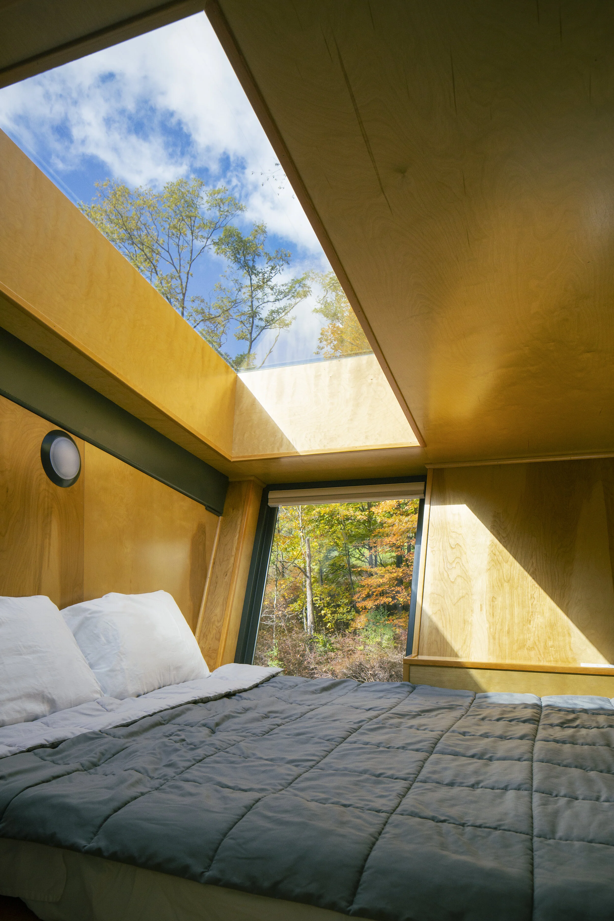 Cabins at River Mountain Retreat in Everett, PA. Architectural design by GWWO Architects. Architectural photography by Melissa Newman.