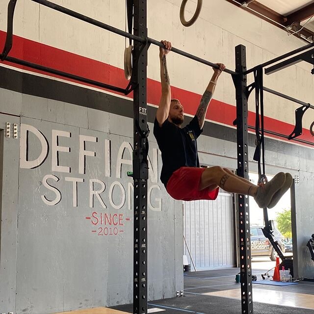 Accessory piece Tuesday:
3sets:
:15sec L-Hang
10 V-ups
🔆
Your cumulative Accessory pieces will build week to week. Don&rsquo;t skip this part!
🔆
Try a free class: www.defiantcrossfit.com/free-trial (link in bio)

#defiantstrong #motivation

#Crossf