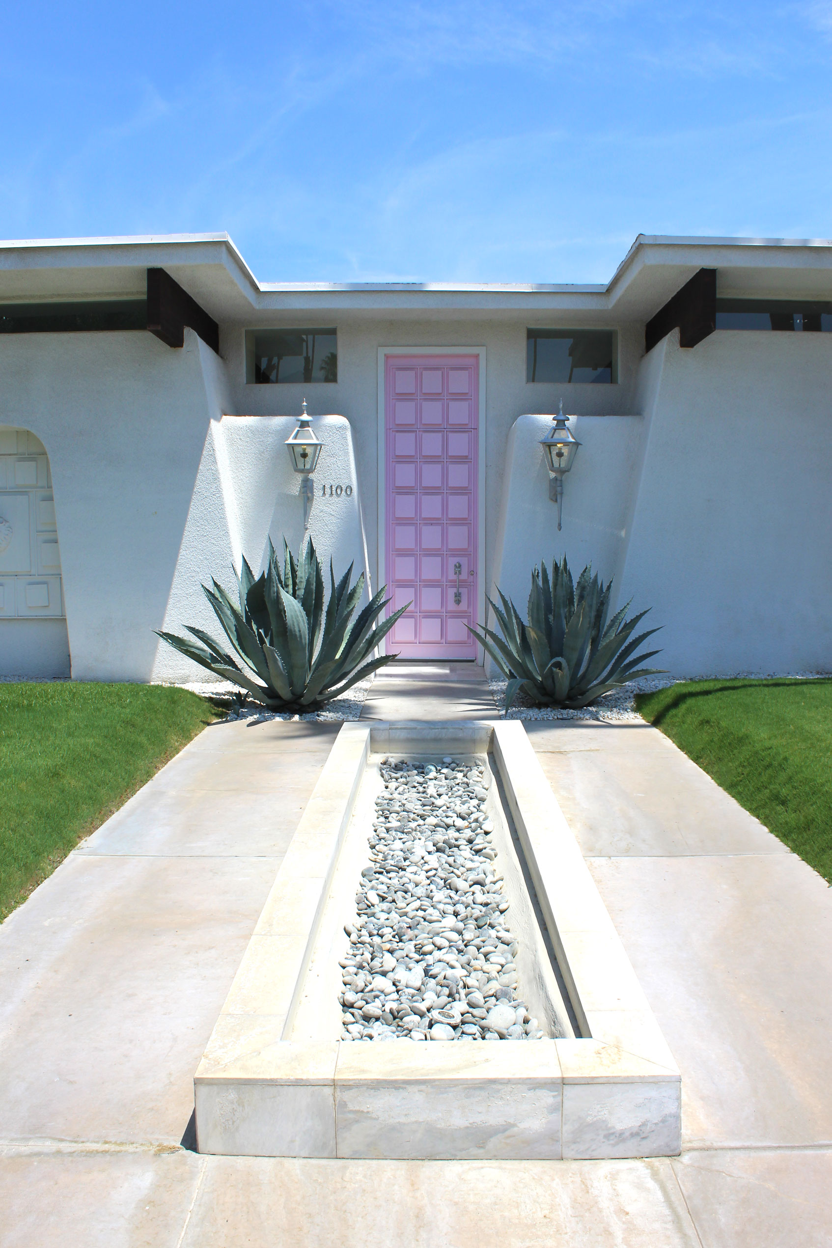 Pink door house in Palm Springs, California | Sundays and Somedays