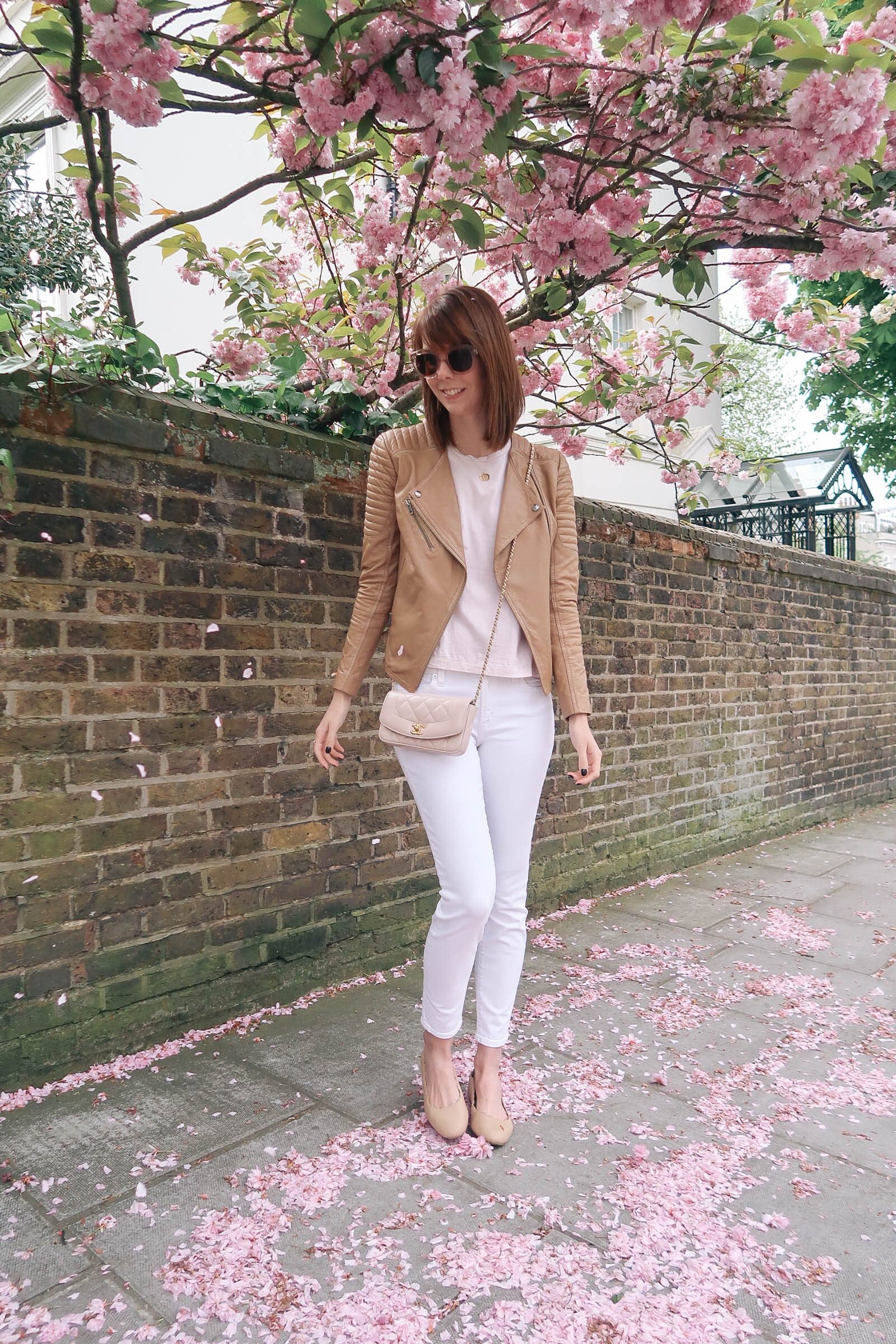 Cherry blossoms in Notting Hill, London wearing J.Crew jeans and a C | Pink, Purple and Petals | Sundays and Somedays