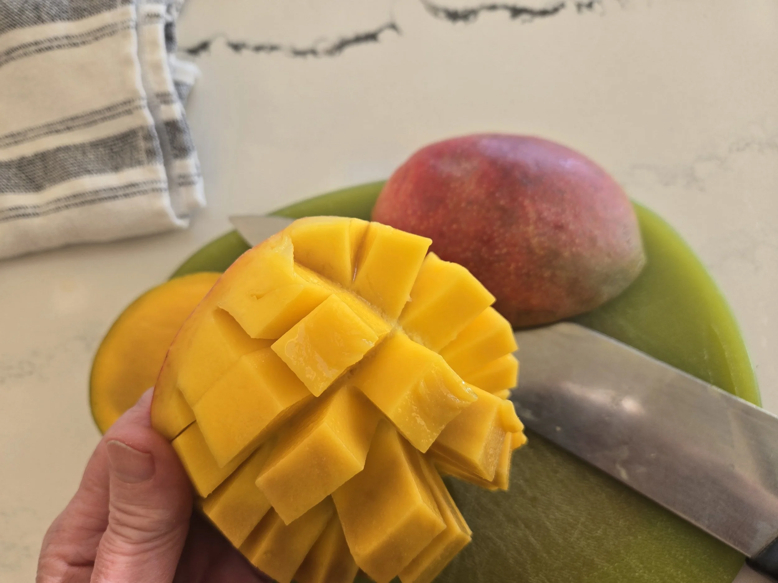 Mango sliced with knife.jpg