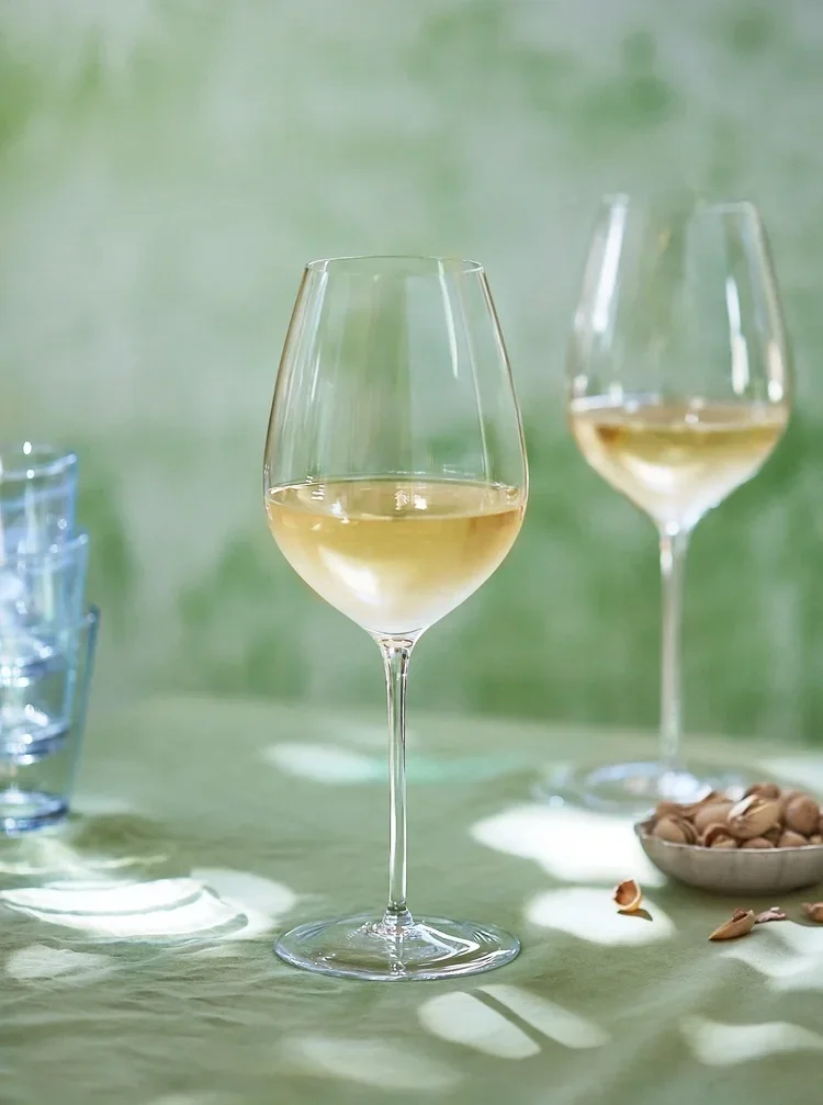 white_wine_glass_product_bay_area_photographer-6.webp